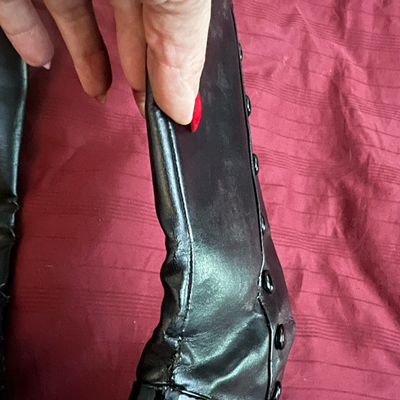 Black knee high boots with button detailing Steampunk - Picture 5 of 6